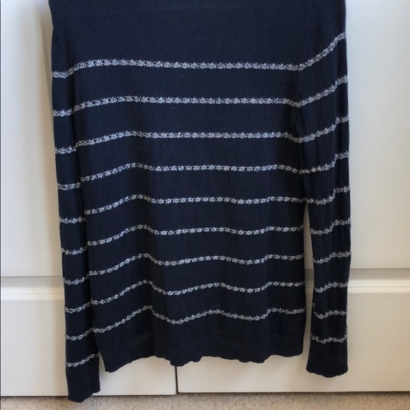 Tommy Hilfiger Sweater! Blue Stripes. LIKE NEW - Picture 4 of 6